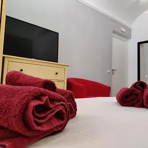 Apartment Domus Enea - Colosseo Termini, Rome